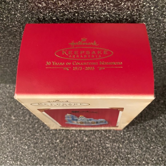 NIB Vintage Hallmark Keepsake Ornament Christmastime in the City’ 2003. Unused. - Picture 11 of 15